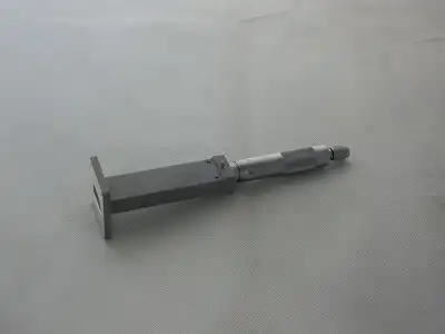 What is the working principle of a waveguide sliding short?